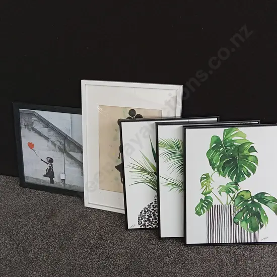 5 FRAMED PRINTS, INCLUDING SET OF 3 SUMMER THORNTON CANVAS PRINTS, TALLEST H 63 CM