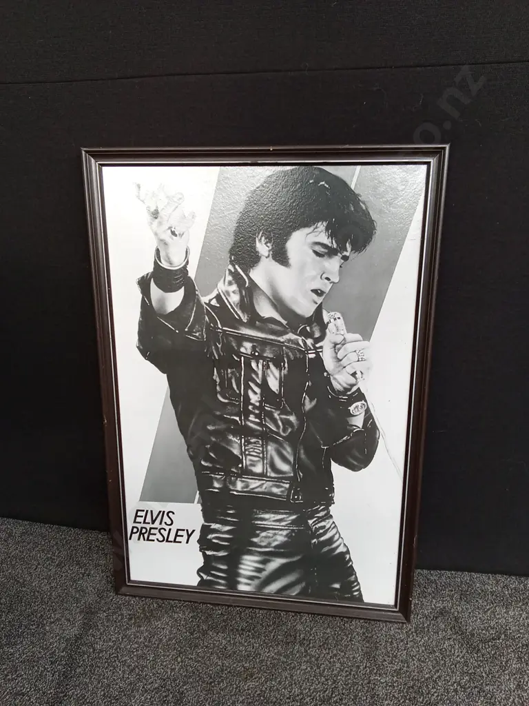 VINTAGE FRAMED ELVIS PRESLEY PRINT, H 96 CM X W 65 CM Image 1++