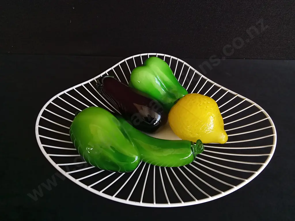 MURANO STYLE HAND BLOWN GLASS PRODUCE SCULPTURE SET, INCLUDING WIRE DISPLAY BOWL, TOTAL W 39 CM Image 1++