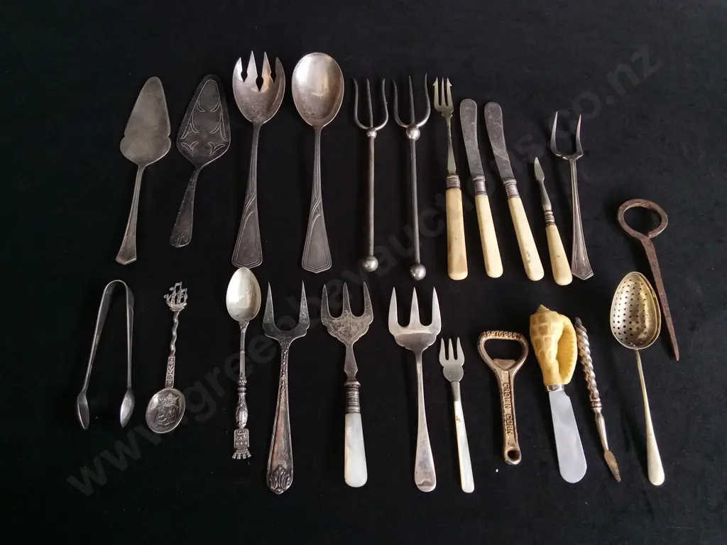 ASSORTMENT OF VINTAGE SILVER PLATED CUTLERY AND SERVING PIECES, INCLUDING BONE AND MOTHER OF PEARL HANDLES Image 1++