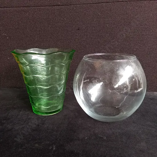 PAIR OF VINTAGE VASES, TALLEST H 18 CM