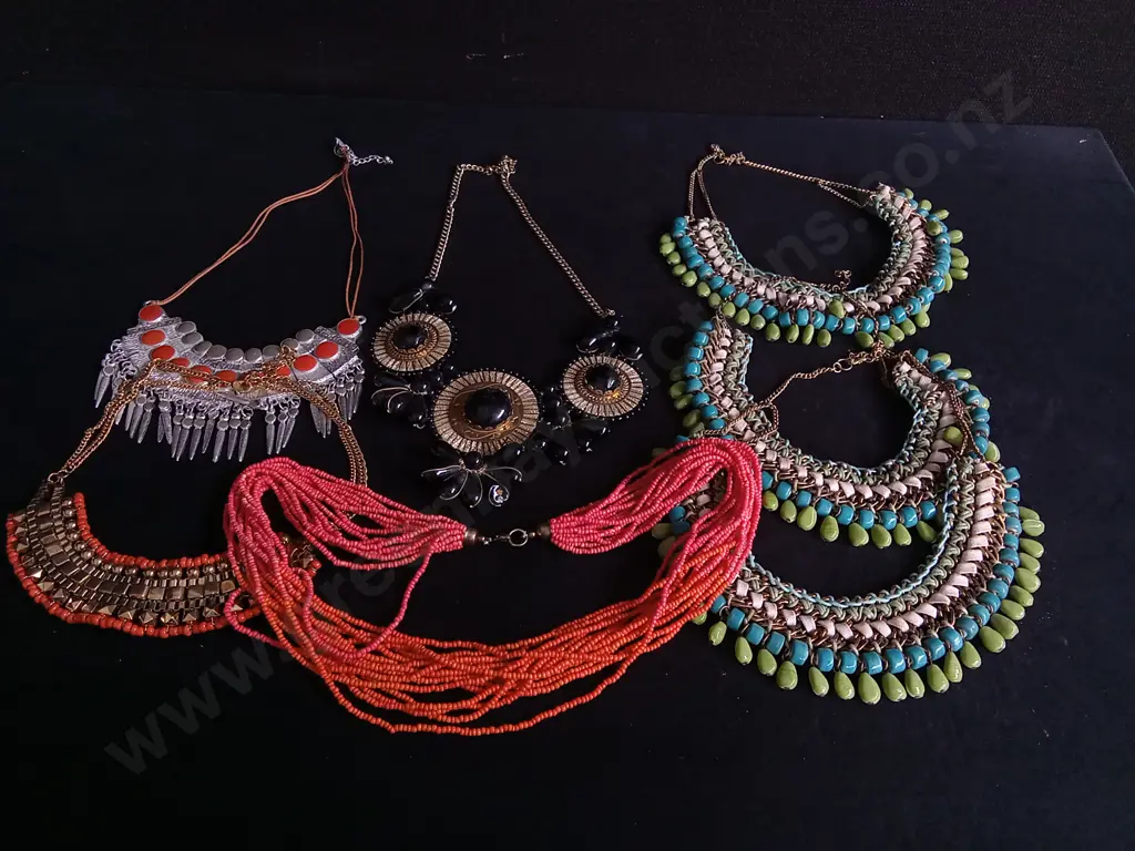 MIX OF BEADED NECKLACE Image 1++
