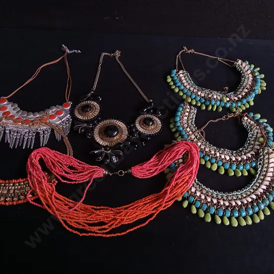 MIX OF BEADED NECKLACE