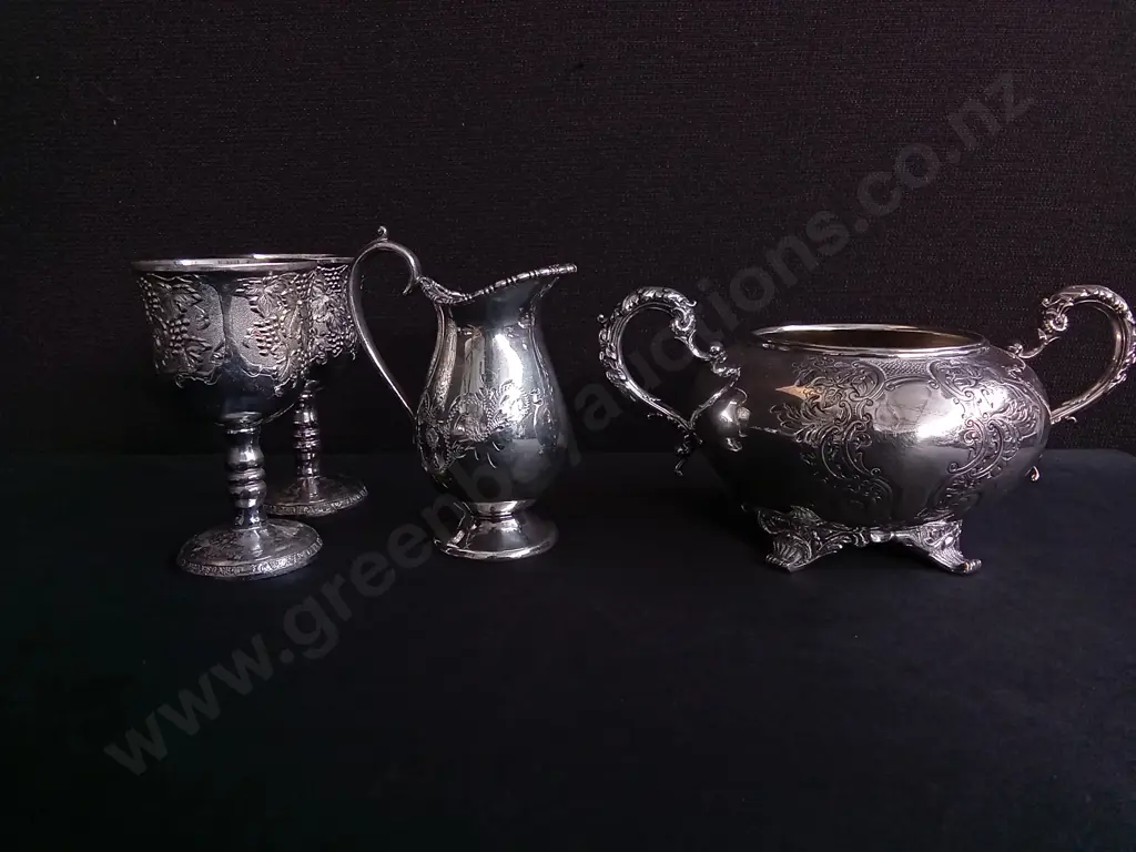 4 PIECES VINTAGE SILVER PLATED ITEMS, TALLEST H 12.5 CM Image 1++