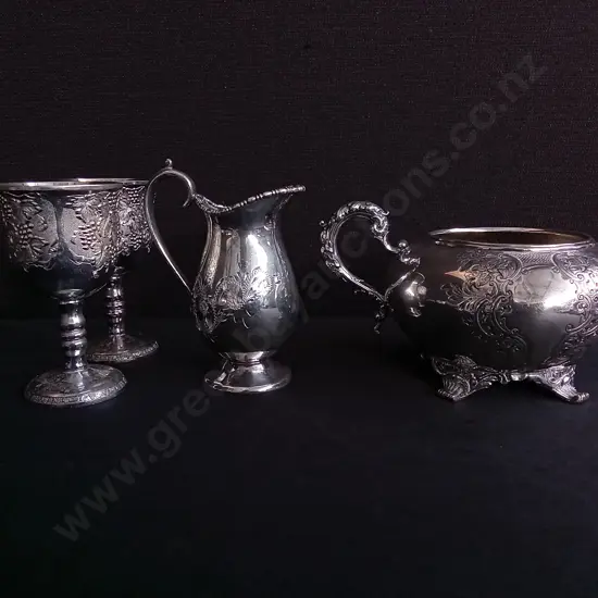 4 PIECES VINTAGE SILVER PLATED ITEMS, TALLEST H 12.5 CM