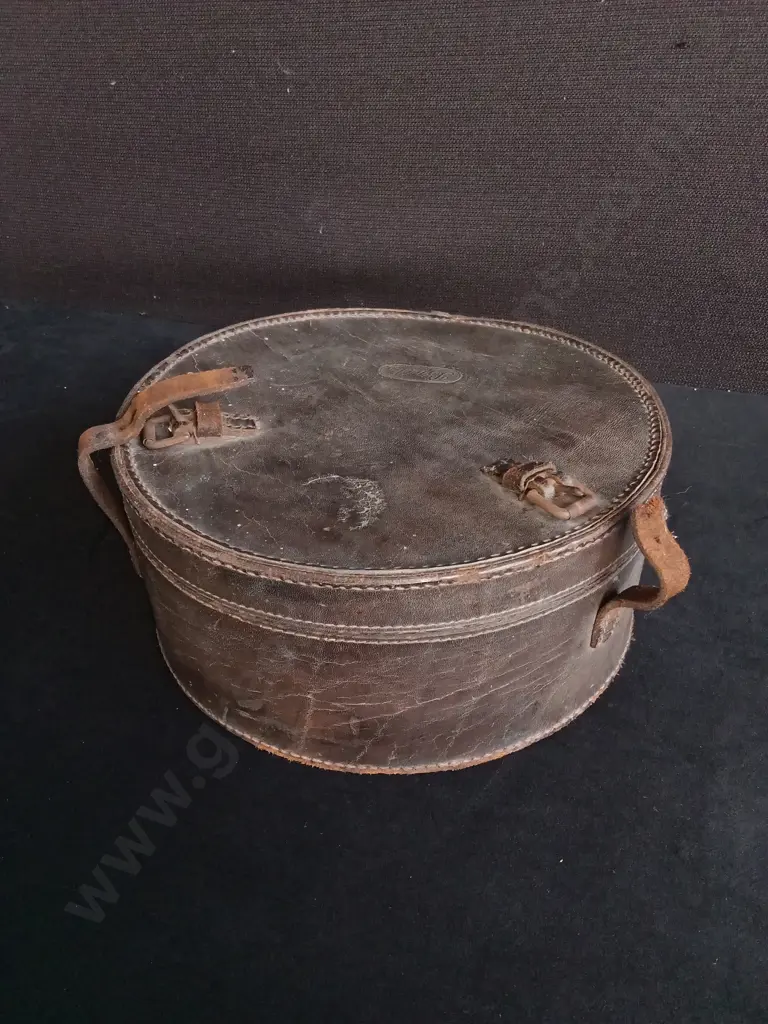 VINTAGE BROWN LEATHER COLLAR BOX, W 24 CM Image 1++
