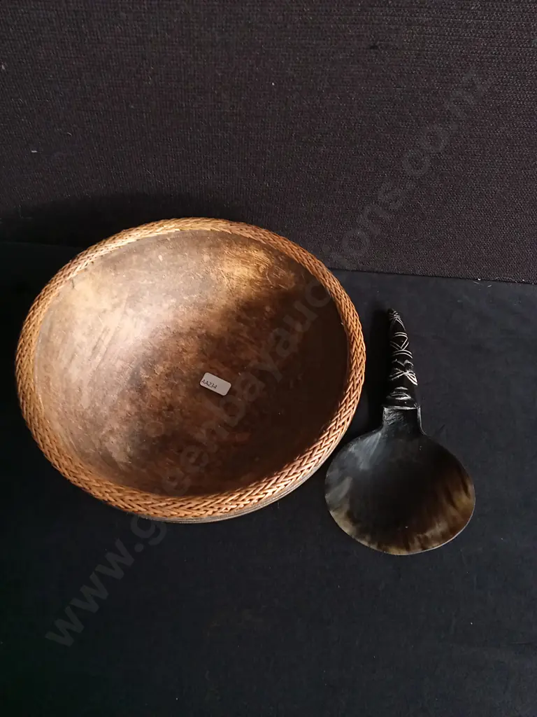 VINTAGE HAND CARVED WOODEN BOWL AND HANDCRAFTED HORN SPOON, BOWL DIA 24 CM Image 1++
