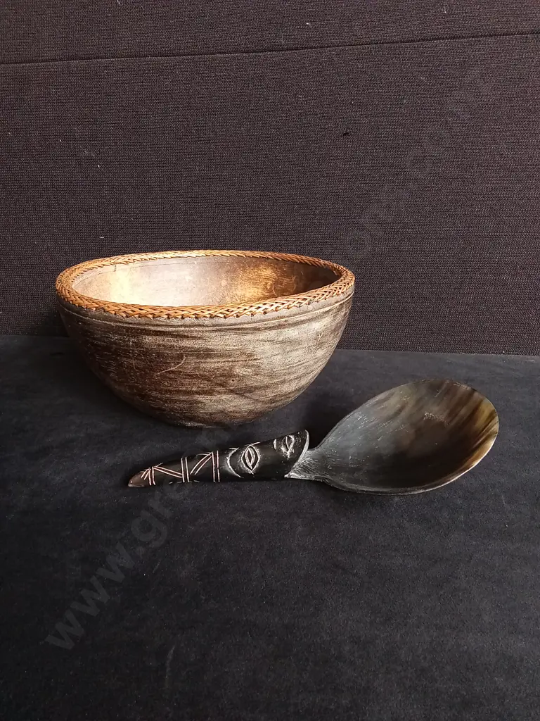 VINTAGE HAND CARVED WOODEN BOWL AND HANDCRAFTED HORN SPOON, BOWL DIA 24 CM Image 1++