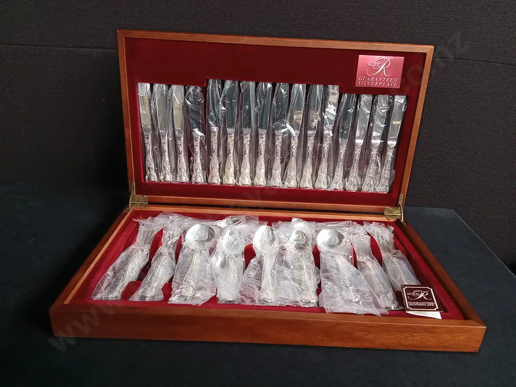 VINTAGE MYTTON RODD NZ SILVER PLATED CUTLERY CANTEEN SET, UNUSED IN ORIGINAL BOX Image 1++