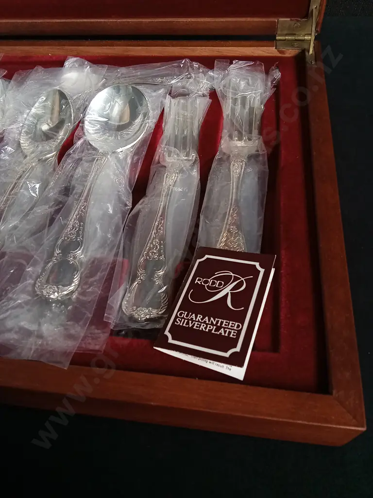 VINTAGE MYTTON RODD NZ SILVER PLATED CUTLERY CANTEEN SET, UNUSED IN ORIGINAL BOX Image 1++