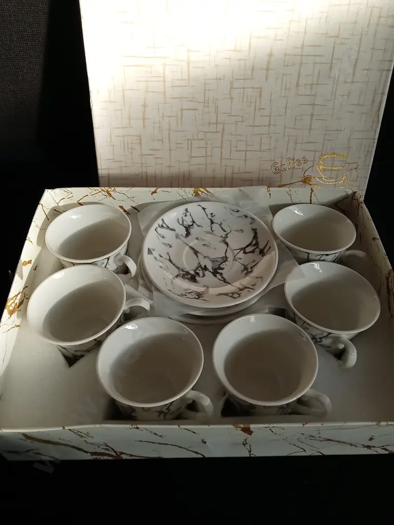 BRAND NEW 12 PIECES CUP AND SAUCER SET Image 1++
