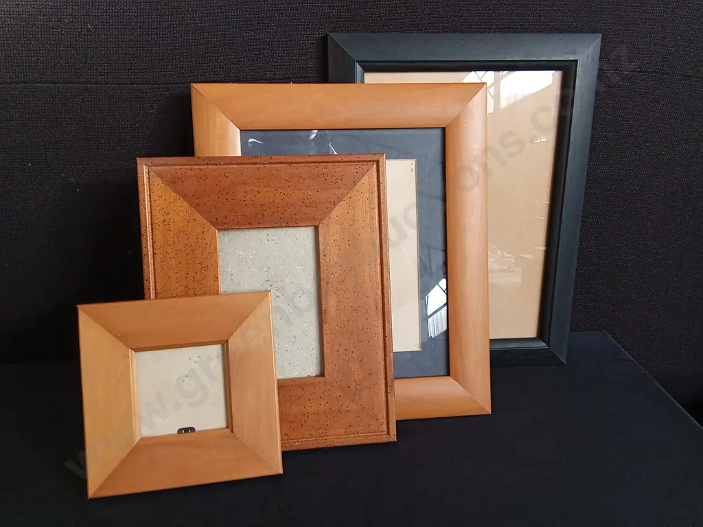 4 PIECES PHOTO FRAMES, TALLEST H 36.5 CM X W 27 CM Image 1++