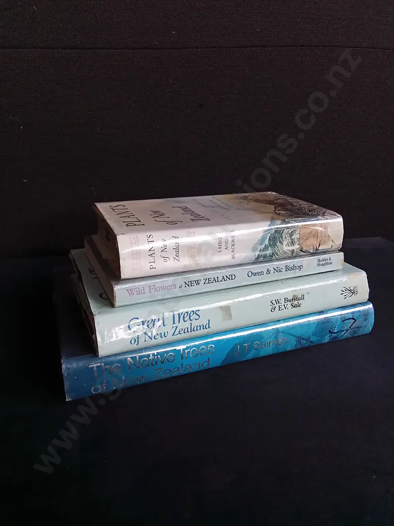 4 BOOKS ON NEW ZEALAND PLANTS AND TREES Image 1++