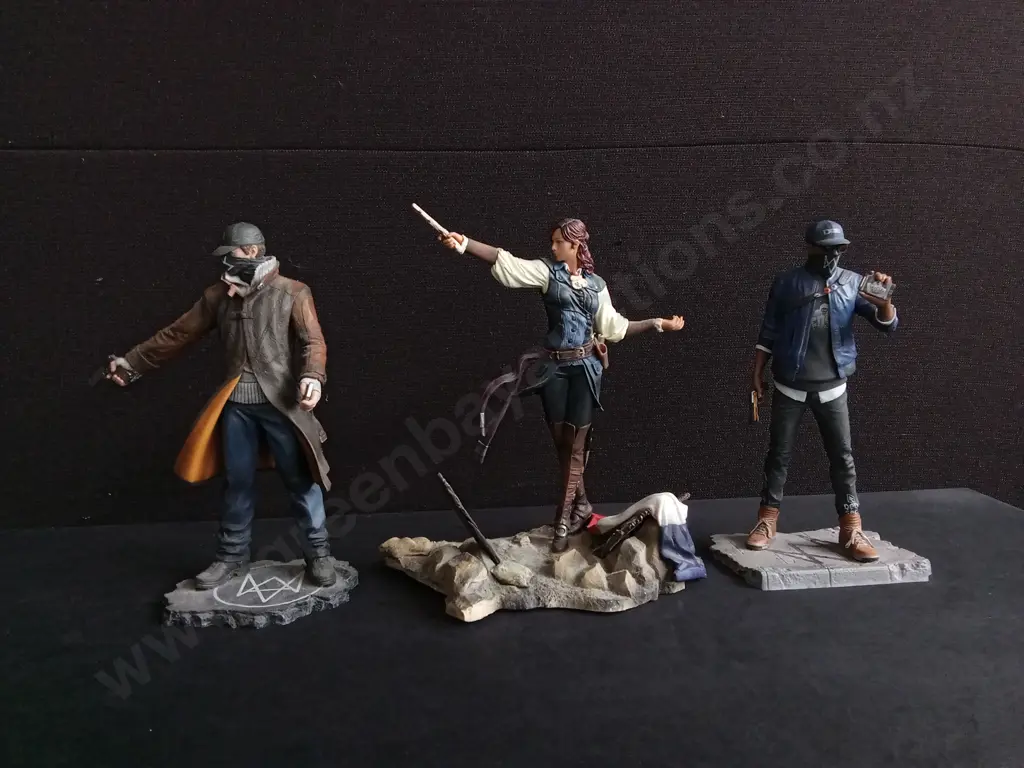 3 PIECES, ASSASSIN'S CREED UNITY AND WATCHDOGS ACTIONS FIGURES, TALLEST H 24.5 CM Image 1++