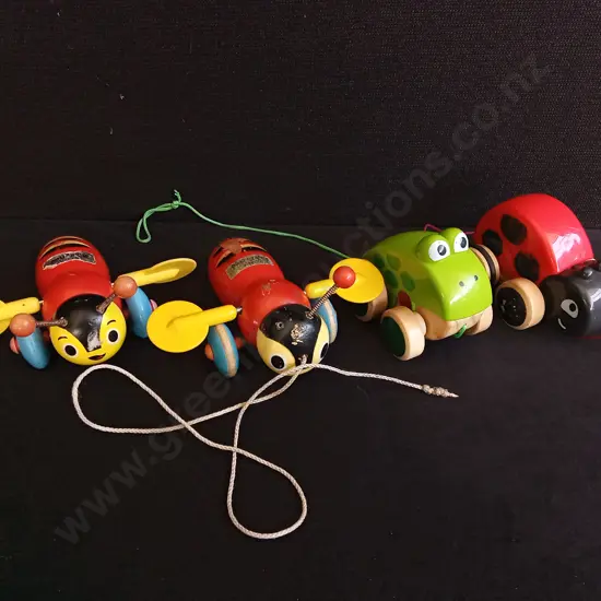 4 PIECES PULL ALONG TOYS, INCLUDING TWO WOODEN BUZZY BEES