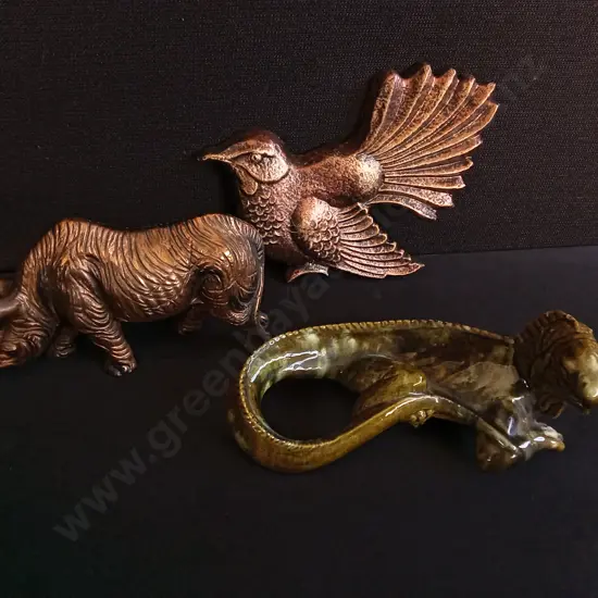 3 PIECES DECORATIVE ANIMAL FIGURES, BRONZE COLOURED BIRD WALL HANGING, RHINOCEROS STATUE, AND VINTAGE CERAMIC IGUANA