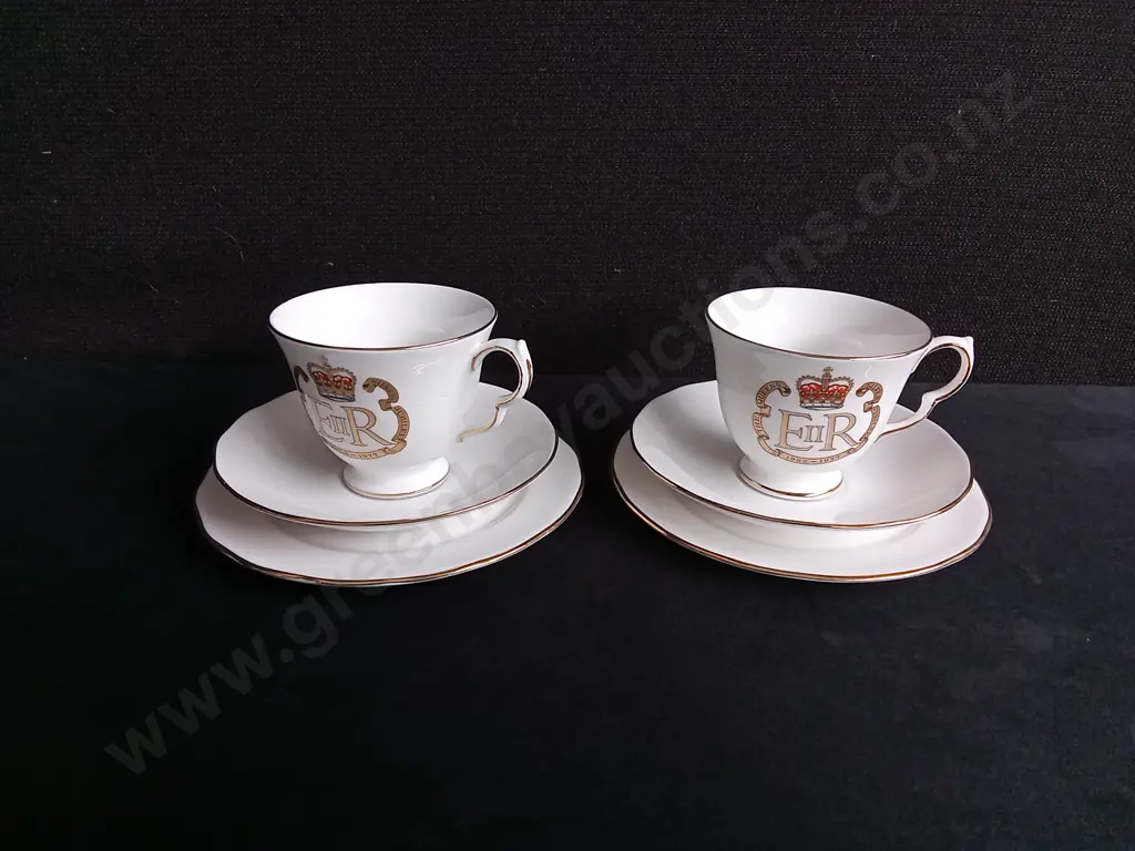 2 VINTAGE QUEEN ANNE PORCELAIN TEACUP AND SAUCERS SETS COMMEMORATING QUEEN ELIZABETH'S II'S SILVER JUBILEE Image 1++