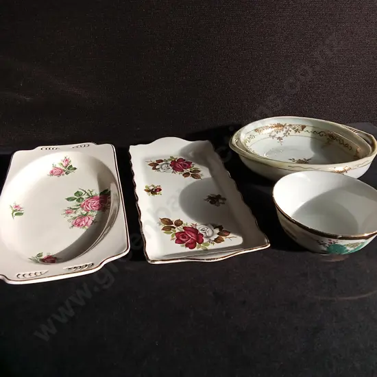 4 PIECES MIX OF VINTAGE DISHES, LARGEST W 28 CM