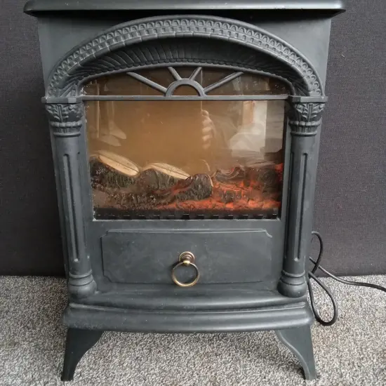 FREE STANDING ELECTRIC FIREPLACE