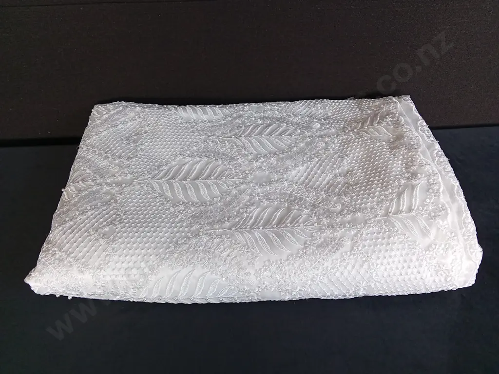 TONGAN WHITE FUNERAL PALL LEAF PATTERN 340CM X 240CM PLUS SHEER BEADED FABRIC 130CM X 135CM Image 1++
