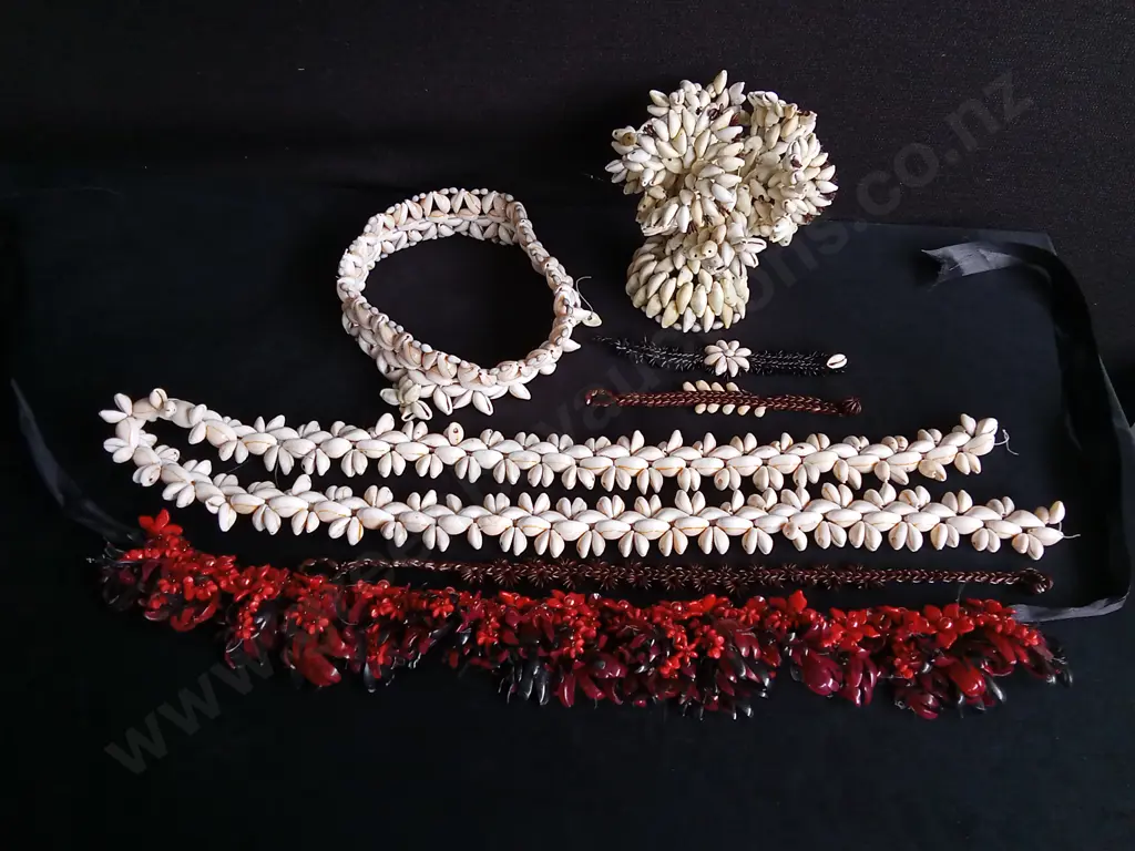 7 PIECES TRADITIONAL TONGAN HANDMADE SEED AND SHELL BRACELETS, TABLE DECOR, AND KAHOA CEREMONIAL GARLANDS Image 1++