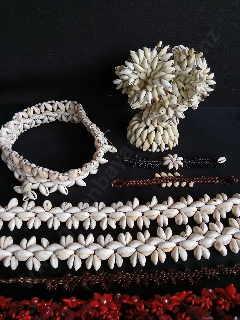 7 PIECES TRADITIONAL TONGAN HANDMADE SEED AND SHELL BRACELETS, TABLE DECOR, AND KAHOA CEREMONIAL GARLANDS Image 1++