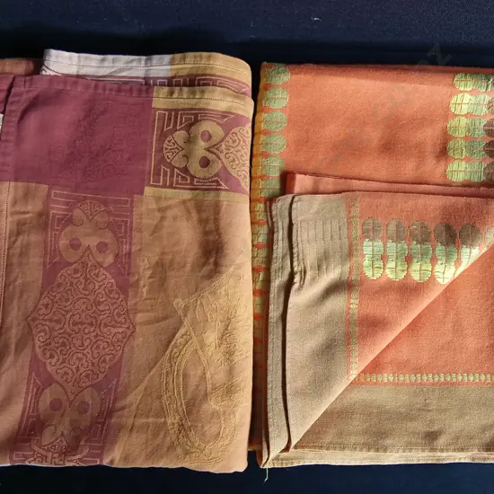 2 TABLE CLOTHS, INCLUDING ONE 100% COTTON MADE IN FRANCE