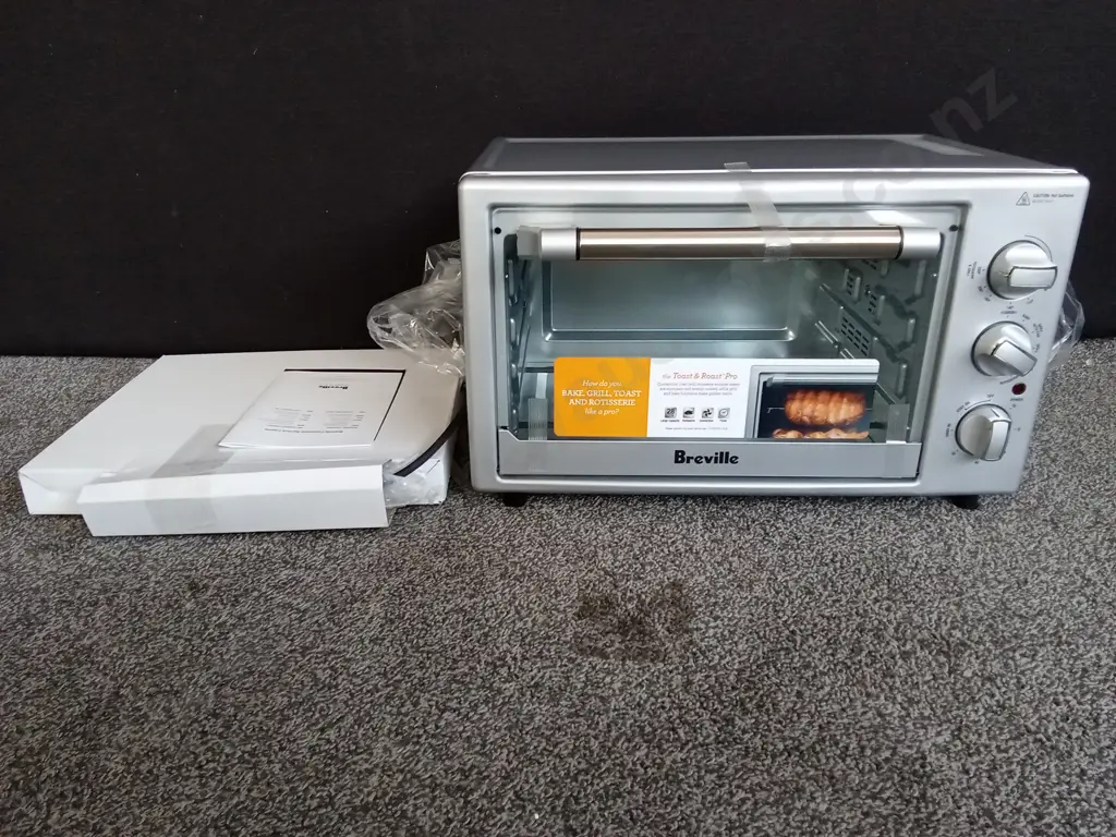 BRAND NEW BREVILLE TOAST & ROAST PRO, CONVENTIONAL OVEN WITH ROTISSERIE Image 1++