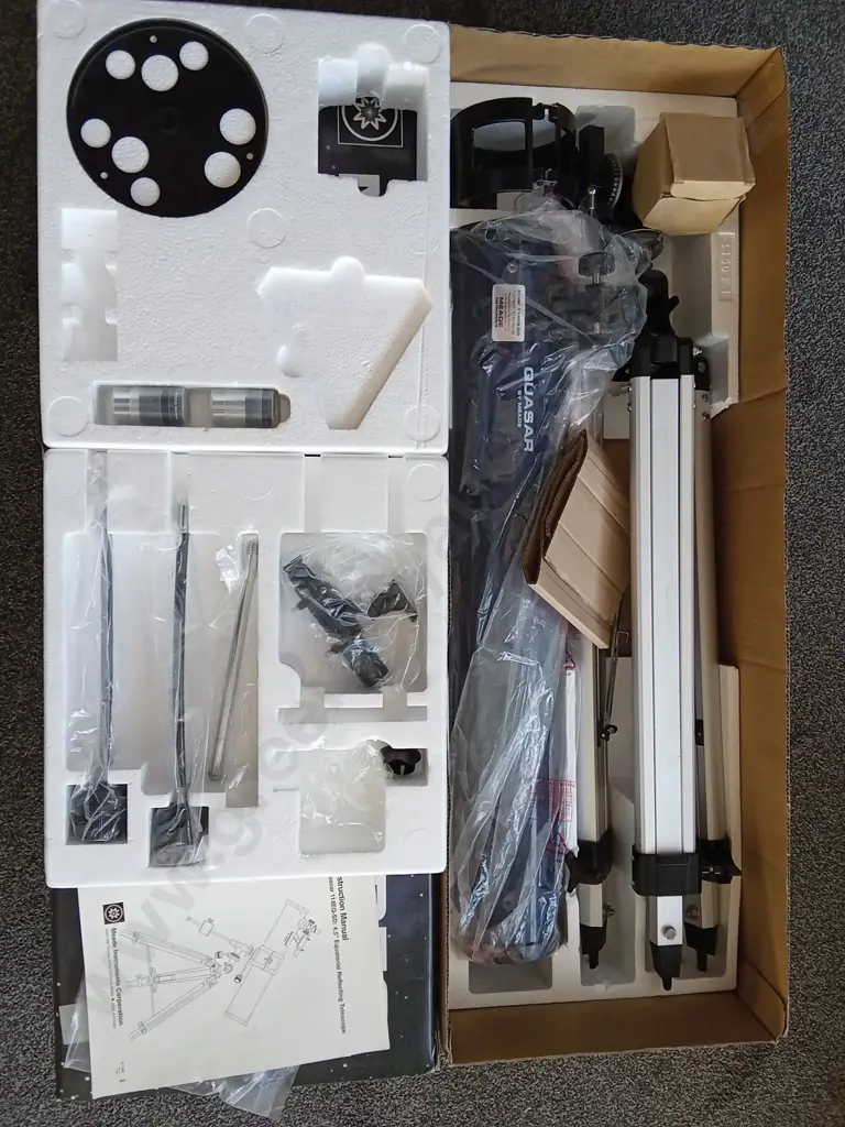 BRAND NEW QUASAR 114EQ-SD: 4.5" EQUATORIAL REFLECTING TELESCOPE Image 1++
