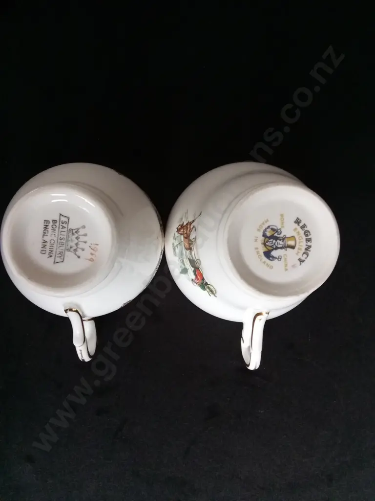 COLLECTION OF VINTAGE DINING PIECES, INCLUDING BONE CHINA TEACUP SETS, Image 1++