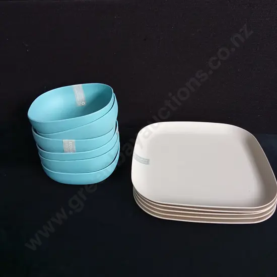BRAND NEW ECOLOGY SEASONS PLASTIC PLATES AND BOWLS