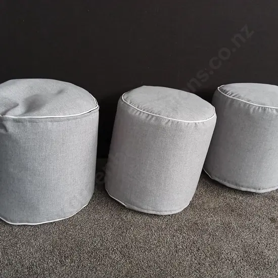 3 GREY POUFS, H 41 CM