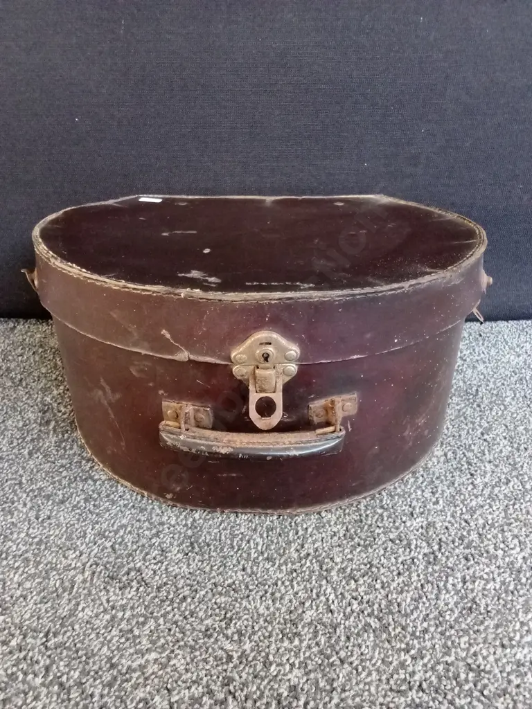 COLLECTION OF 3 VINTAGE HAT BOXES, LARGEST BOX IS 46CM WIDE Image 1++