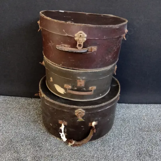 COLLECTION OF 3 VINTAGE HAT BOXES, LARGEST BOX IS 46CM WIDE
