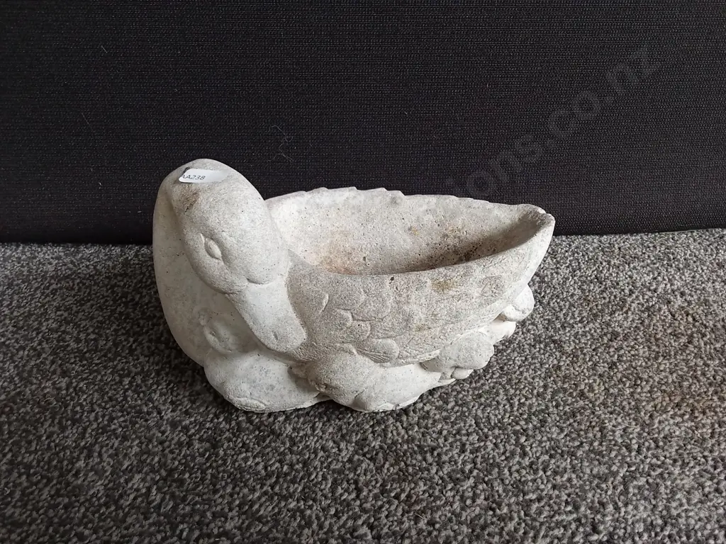 CONCRETE SWAN PLANTER Image 1++