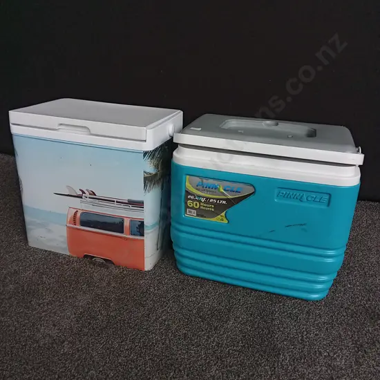 2 PIECES CHILLI BINS, TALLEST H 39 CM