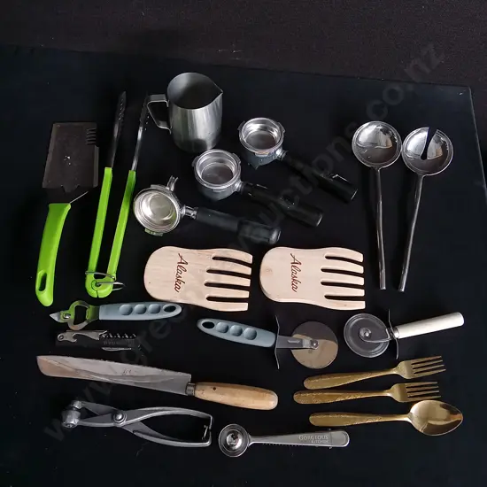 MIX OF KITCHENWARE