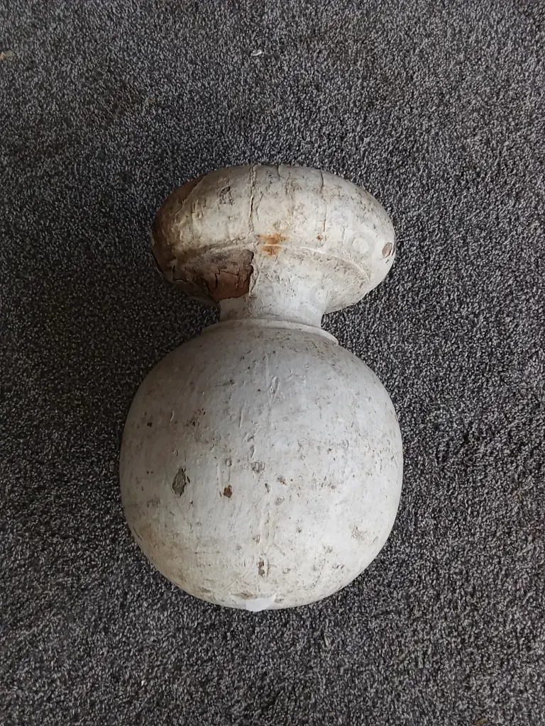 VINTAGE LARGE WOODEN FINIAL, W APPROX 33 CM Image 1++