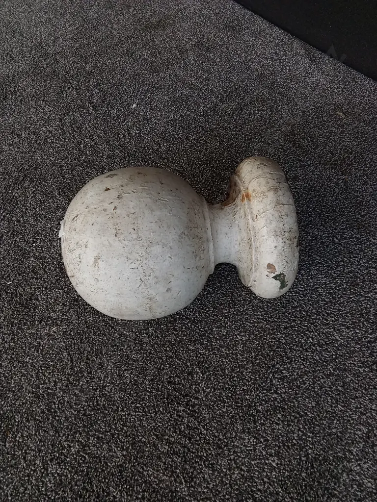 VINTAGE LARGE WOODEN FINIAL, W APPROX 33 CM Image 1++