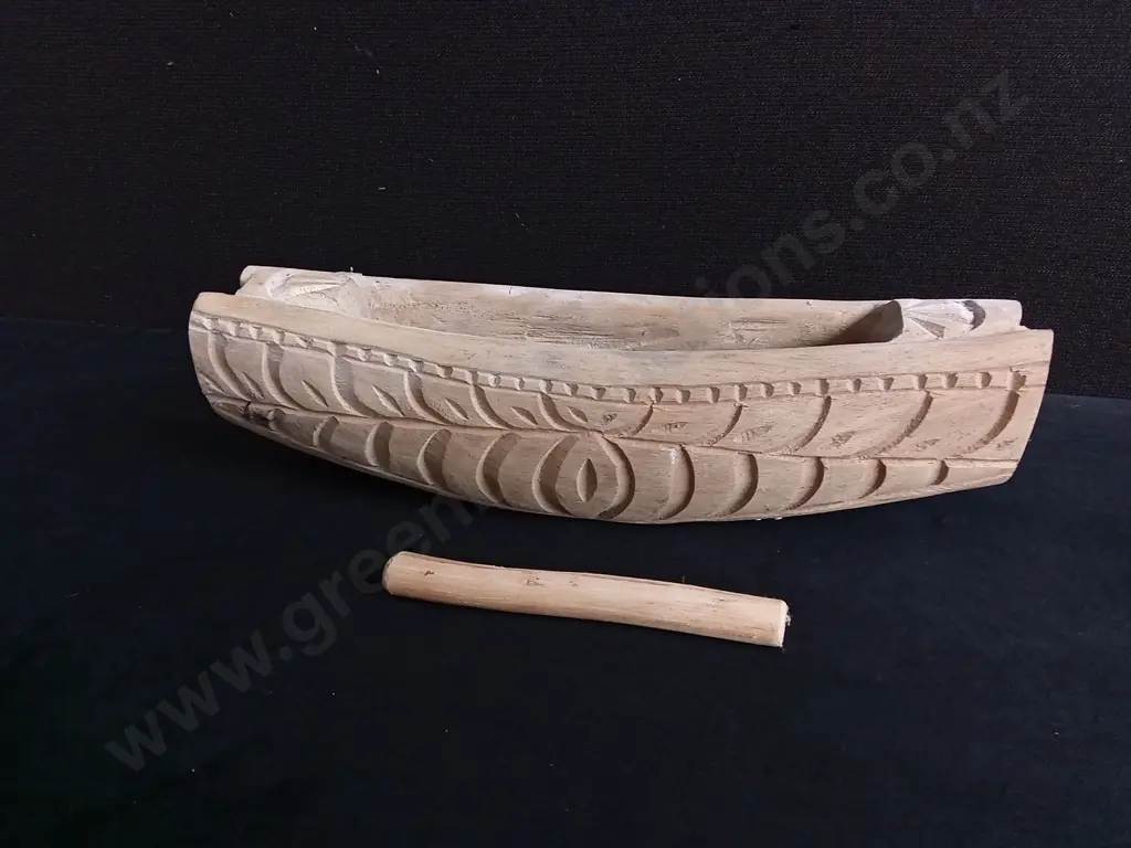 HAND CARVED WOODEN SLIT DRUM FROM PAPUA NEW GUINEA, W 40 CM Image 1++