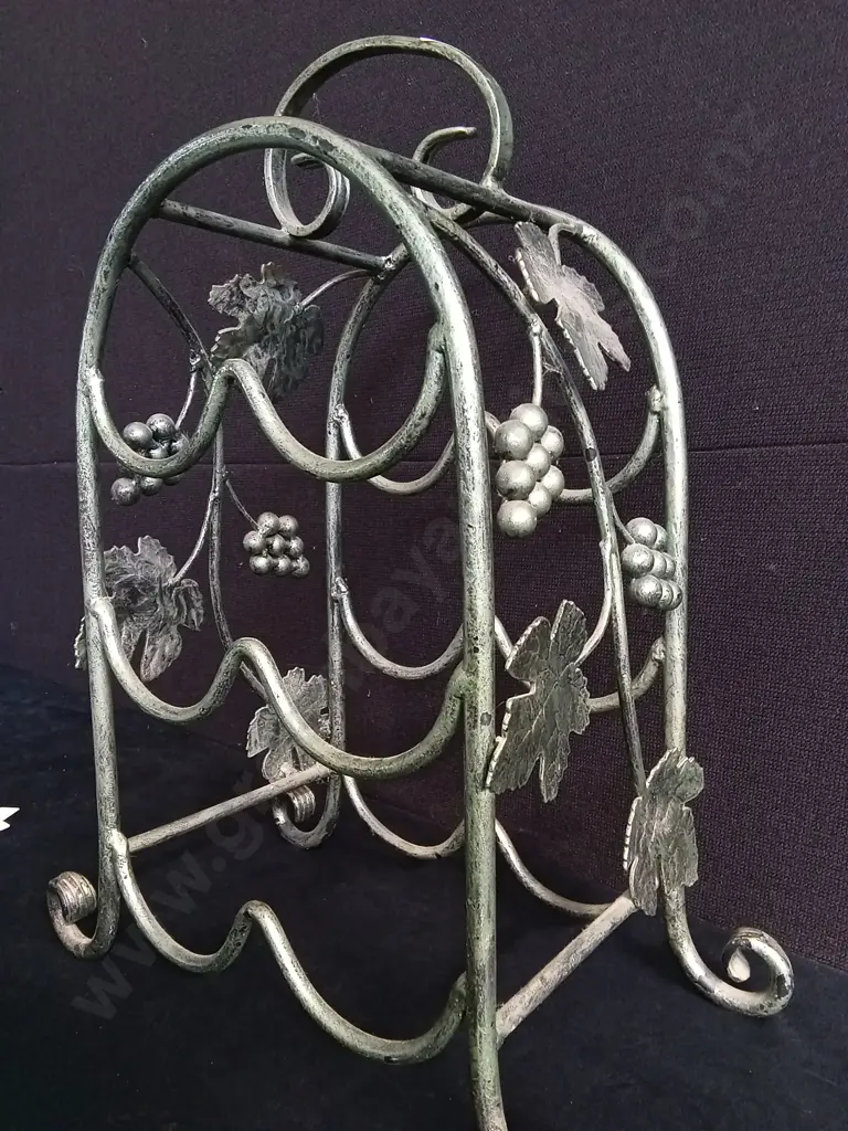 GREEN WROUGHT IRON WINE RACK, H 52 CM X W 28 CM Image 1++