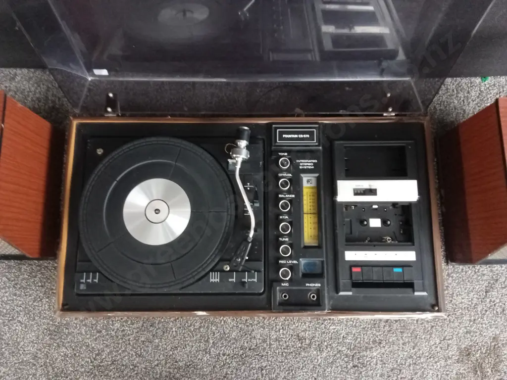 VINTAGE FOUNTAIN CS-670 ALL IN ONE STEREO SYSTEM, WITH MATCHING SPEAKERS Image 1++