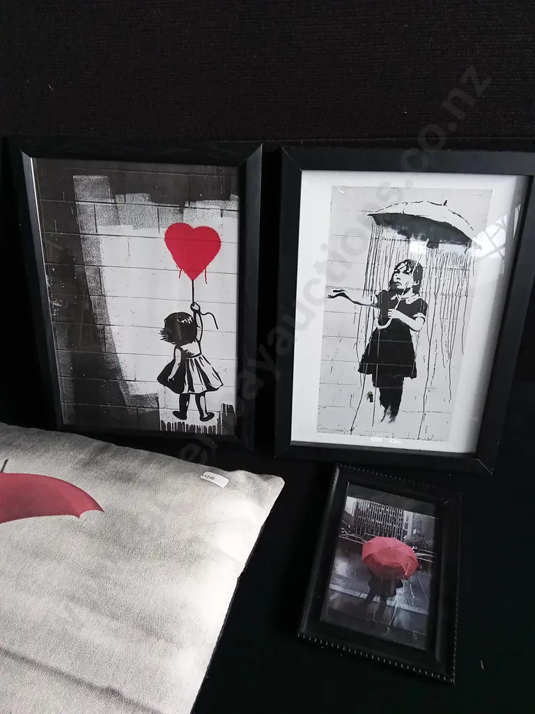 4 PIECES BANKSY STYLE DECOR Image 1++