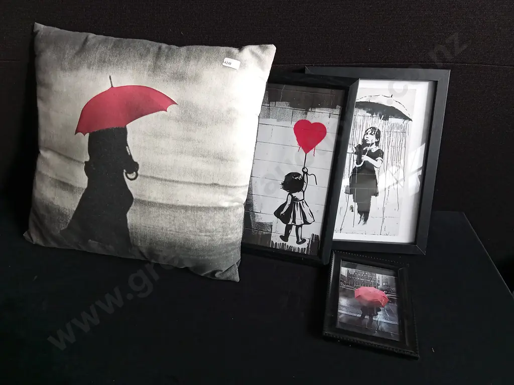 4 PIECES BANKSY STYLE DECOR Image 1++