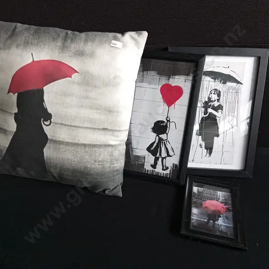 4 PIECES BANKSY STYLE DECOR
