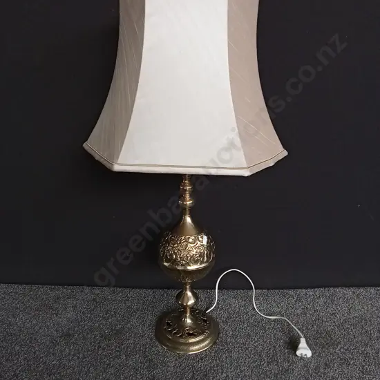VINTAGE TABLE LAMP (UNTESTED) HEIGHT IS 91CM