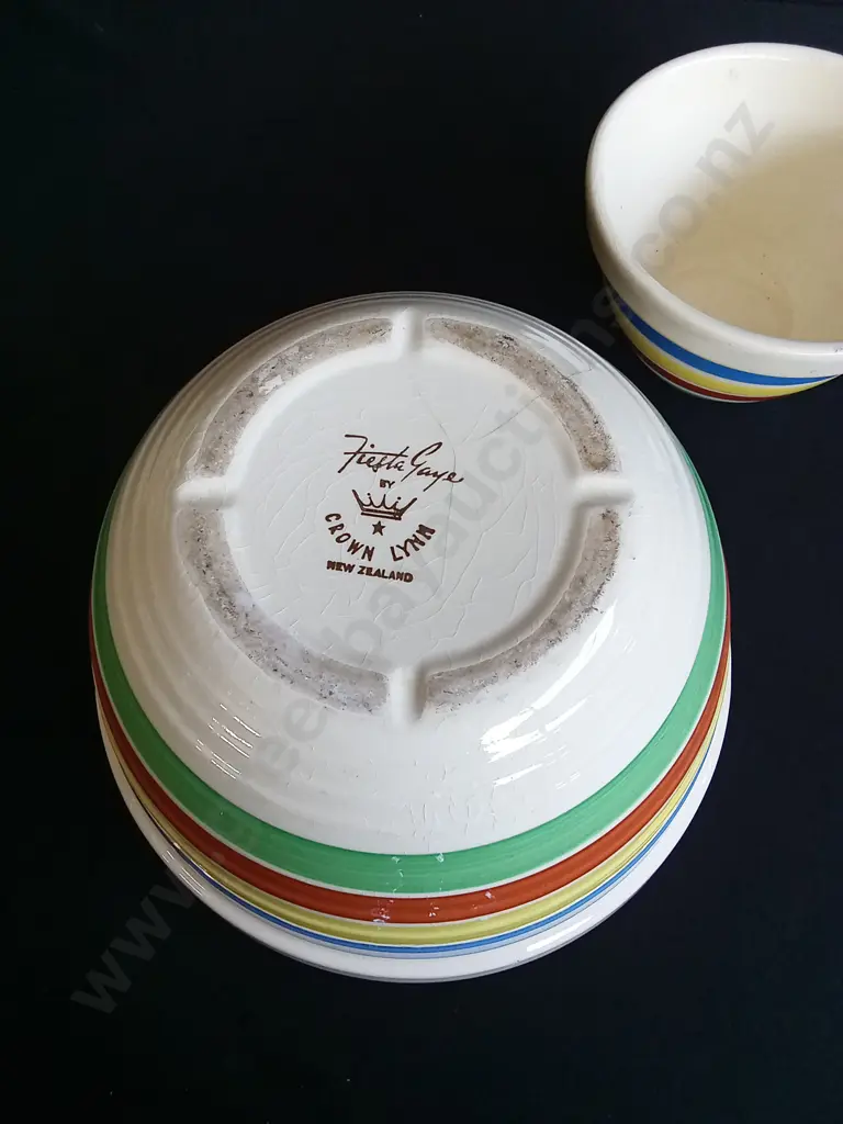VINTAGE CROWN LYNN FIESTA WARE NESTING BOWL SET, MADE IN NEW ZEALAND, WIDEST DIA 26 CM Image 1++