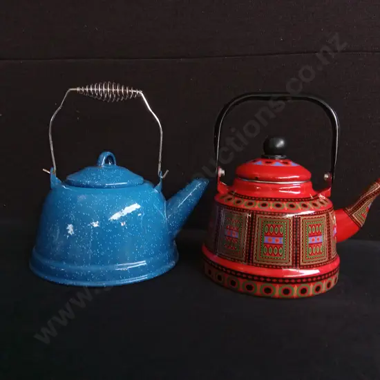 PAIR OF ENAMELED KETTLES, TALLEST H INCLUDING HANDLE 26 CM
