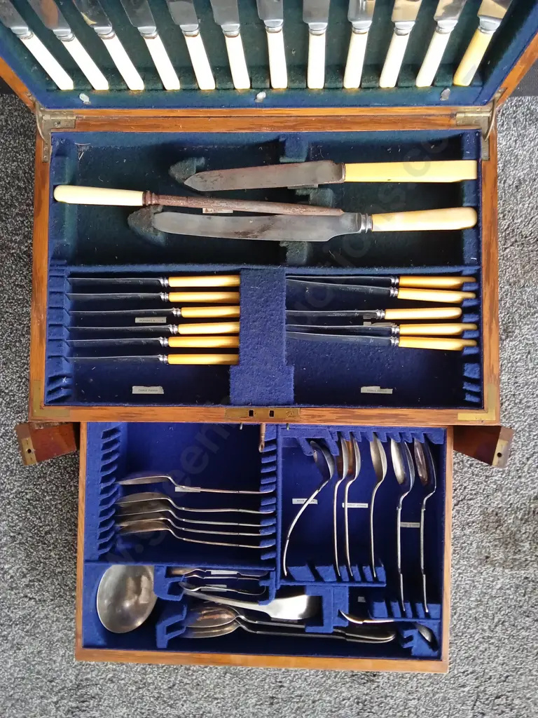 95 PIECE CUTLERY SET, STAINLESS STEEL, WITH CHEST, MADE IN ENGLAND Image 1++