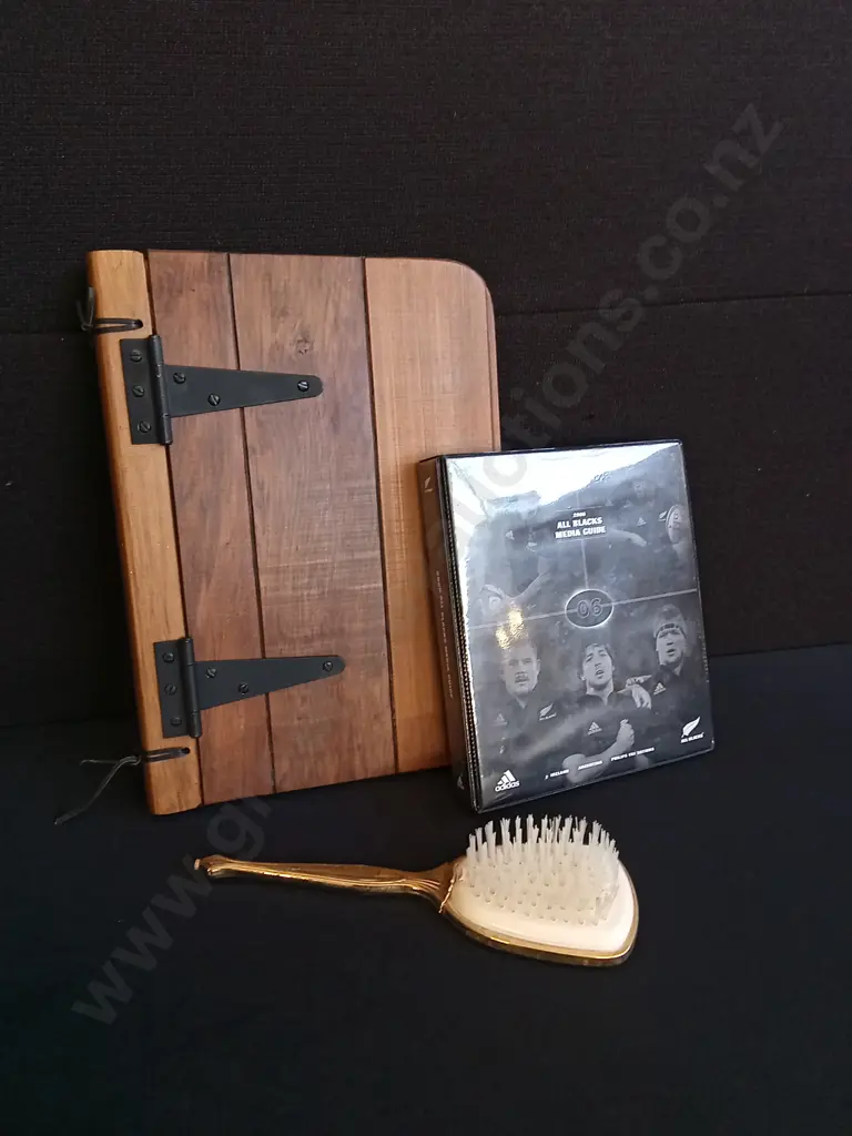 VINTAGE BRUSH, WOODEN PHOTO ALBUM, AND ALL BLACKS MEDIA GUIDE,  TALLEST H 36 CM Image 1++